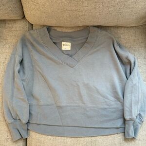Abercrombie & Fitch Cropped V-neck Sweatshirt